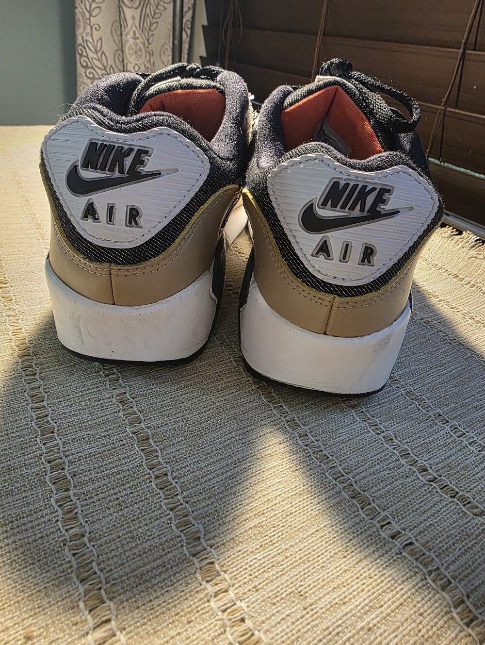 Nike Air Max Low-Top Sneaker in Black, Gray & Tan Size 8 - Picture 2 of 8